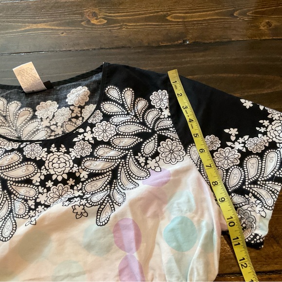 Scrubs Cherokee Monochrome Floral Blouse - Picture 4 of 6